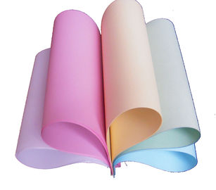 Un buen precio. carbonless paper en línea